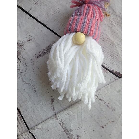 Handmade Hanging Yarn Pom Pom Christmas Gnomes Ornament Pink Light Purple Hat - Picture 3 of 5